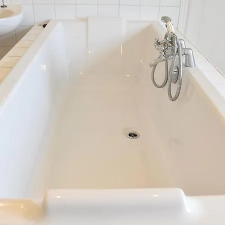 Chateau De Bremesnil P-836