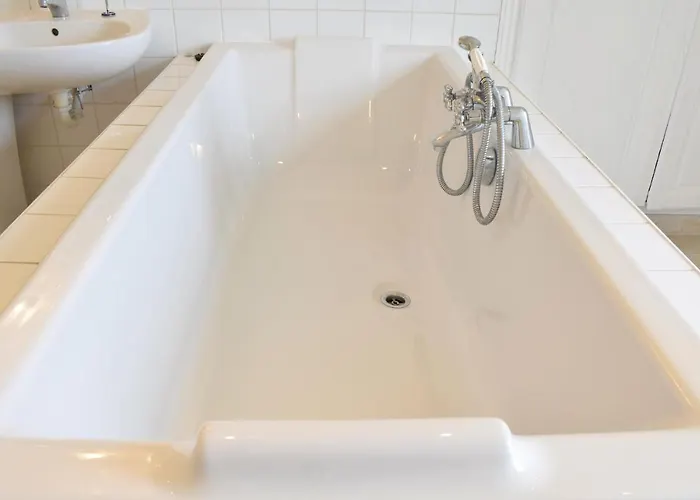 Chateau De Bremesnil P-836